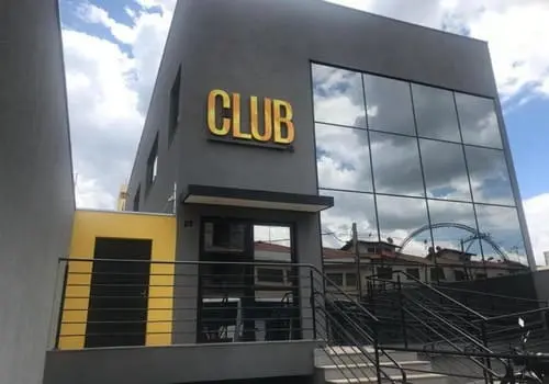 Fachada de vidro comercial